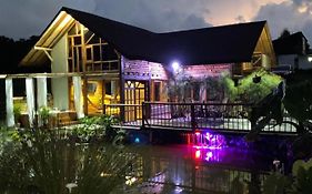 Chalet del lago Santa Elena